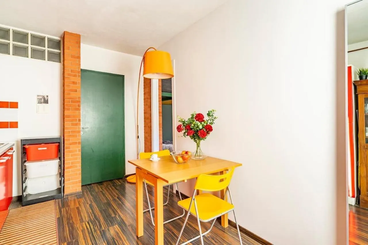 Lovely Apartment Navigli Milan 0*,